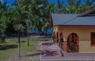 Anse Kerlan Beach Chalets